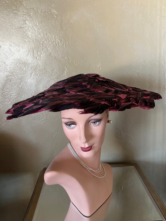 SHOWSTOPPER 1950\'s CARTWHEEL FUCHSIA FELT HAT + FUCHSIA/BLACK FEATHERS main image 10